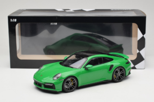 Porsche 911 992 Turbo S グリーン Minichamps 1:18 153069077 メタル - 画像 6/6