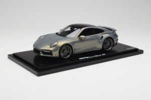 Porsche 911 Turbo S 992 Silver Bamboo Chromaflire With Display Case Spark 1:18 WAP0219100RTSS レジン - 画像 2/7