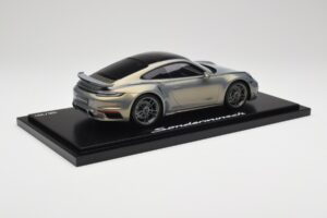 Porsche 911 Turbo S 992 Silver Bamboo Chromaflire With Display Case Spark 1:18 WAP0219100RTSS レジン - 画像 3/7