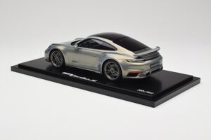 Porsche 911 Turbo S 992 Silver Bamboo Chromaflire With Display Case Spark 1:18 WAP0219100RTSS レジン - 画像 5/7