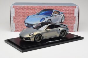 Porsche 911 Turbo S 992 Silver Bamboo Chromaflire With Display Case Spark 1:18 WAP0219100RTSS レジン - 画像 6/7