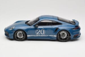 Porsche 911 992 Turbo S Sport Design Package Gentian Blue Metallic Minichamps 1:18 155069170 メタル - 画像 3/6