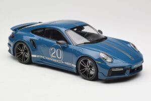 Porsche 911 992 Turbo S Sport Design Package Gentian Blue Metallic Minichamps 1:18 155069170 メタル - 画像 4/6