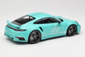 Porsche 911 992 Turbo S Sport Design Package Racing Green Minichamps 1:18 155069175 メタル - 画像 2/6