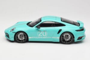 Porsche 911 992 Turbo S Sport Design Package Racing Green Minichamps 1:18 155069175 メタル - 画像 3/6
