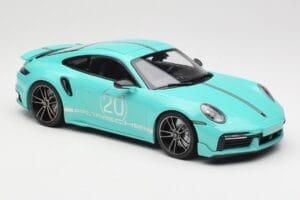 Porsche 911 992 Turbo S Sport Design Package Racing Green Minichamps 1:18 155069175 メタル - 画像 4/6
