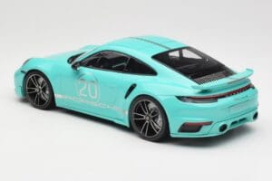 Porsche 911 992 Turbo S Sport Design Package Racing Green Minichamps 1:18 155069175 メタル - 画像 5/6