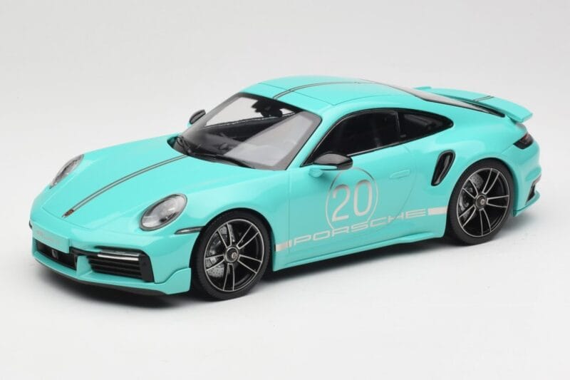 Porsche 911 992 Turbo S Sport Design Package Racing Green Minichamps 1:18 155069175 メタル