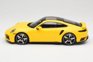 Porsche 911 992 Turbo S イエロー Minichamps 1:18 155069071 メタル - 画像 3/6