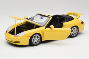 Porsche 911 996 カブリオレ スピードイエロー UT Models 1:18 27906 メタル - 画像 2/8