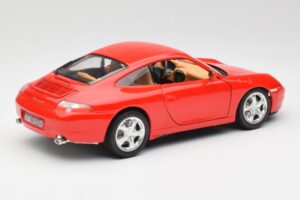 Porsche 911 996 Carrera 4 レッド Bburago 1:18 30085 メタル - 画像 3/8