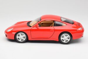 Porsche 911 996 Carrera 4 レッド Bburago 1:18 30085 メタル - 画像 4/8