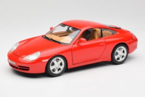 Porsche 911 996 Carrera 4 レッド Bburago 1:18 30085 メタル