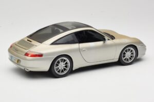 Porsche 911 996 Carrera 4S シルバー Maisto 1:18 WAP02102212 メタル - 画像 3/8