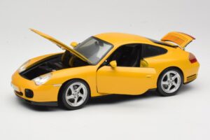 Porsche 911 996 Carrera 4S イエロー Maisto 1:18 WAP02101610 メタル - 画像 2/8