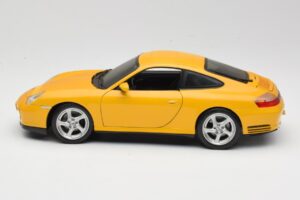 Porsche 911 996 Carrera 4S イエロー Maisto 1:18 WAP02101610 メタル - 画像 4/8
