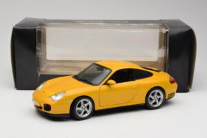 Porsche 911 996 Carrera 4S イエロー Maisto 1:18 WAP02101610 メタル - 画像 8/8