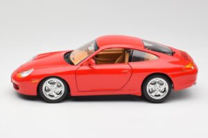 Porsche 911 996 Carrera レッド Bburago 1:18 3385 メタル - 画像 4/8