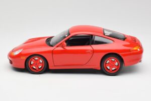 Porsche 911 996 Carrera レッド 限定版 Bburago 1:18 3385-M1 メタル - 画像 4/8