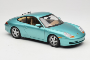 Porsche 911 996 Green Metallic UT Models 1:18 27901 メタル - 画像 6/8