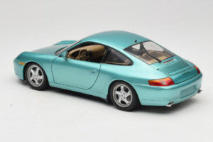 Porsche 911 996 Green Metallic UT Models 1:18 27901 メタル - 画像 7/8
