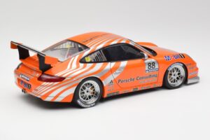 Porsche 911 997 GT3 R #88 Porsche Consulting 2005 AUTOart 1:18 77821 メタル - 画像 3/8