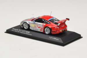 Porsche 911 997 GT3 RSR #80 J. Bergmeister / S. Neiman / D. Law 24 Hours of Le Mans 2009 Minichamps 1:43 400096980 メタル - 画像 3/4