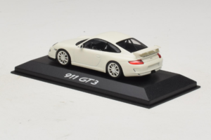 Porsche 911 997 GT3 ホワイト Minichamps 1:43 WAP02012016 メタル - 画像 3/5