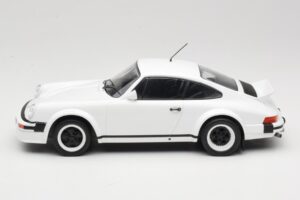 Porsche 911 SC GT Race Version IXO 1:18 18CMC007 メタル - 画像 3/6