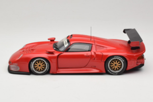 Porsche 911 GT1 Concept レッド UT Models 1:18 180966625-R1 メタル - 画像 4/8