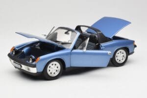 Porsche 914 ブルー Revell 1:18 08975 メタル - 画像 2/8
