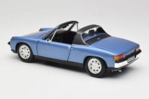 Porsche 914 ブルー Revell 1:18 08975 メタル - 画像 7/8