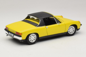 Porsche 914 イエロー Revell 1:18 8976 メタル - 画像 3/8