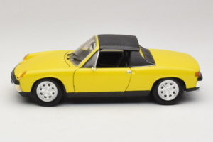 Porsche 914 イエロー Revell 1:18 8976 メタル - 画像 4/8