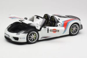 Porsche 918 Spyder Weissach Package Martini Minichamps 1:18 110062440 メタル - 画像 2/8