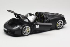 Porsche 918 Spyder Weissach Package Matt Black Minichamps 1:18 110062444 メタル - 画像 2/8