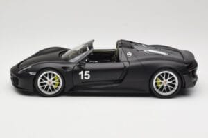 Porsche 918 Spyder Weissach Package Matt Black Minichamps 1:18 110062444 メタル - 画像 4/8