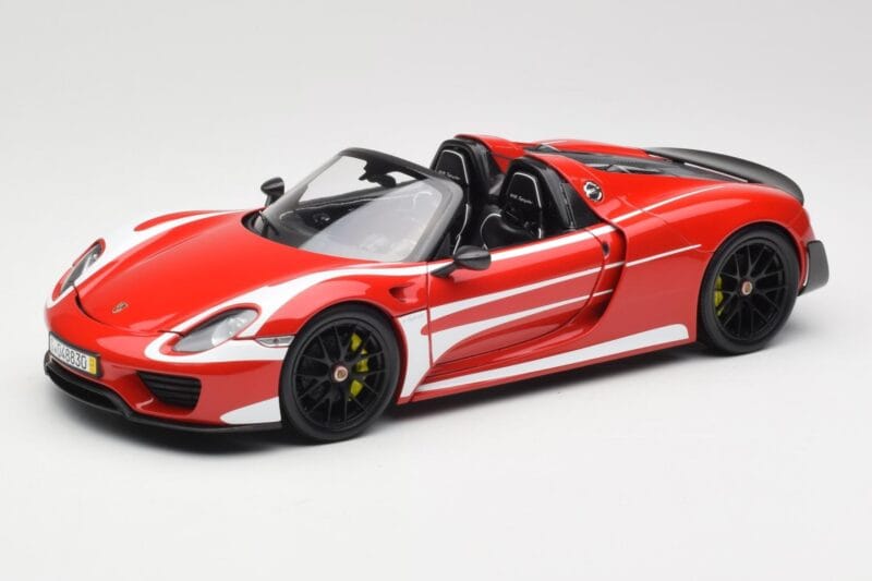 Porsche 918 Spyder Weissach Package レッド & ホワイト ストライプ Minichamps 1:18 110062442 メタル