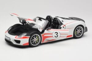Porsche 918 Spyder Weissach Package Salzburg Minichamps 1:18 110062441 メタル - 画像 2/8