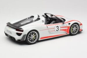 Porsche 918 Spyder Weissach Package Salzburg Minichamps 1:18 110062441 メタル - 画像 3/8