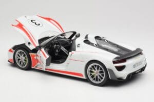 Porsche 918 Spyder Weissach Package Salzburg Minichamps 1:18 110062441 メタル - 画像 5/8