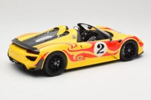 Porsche 918 Spyder Weissach Package イエロー ストライプ Minichamps 1:18 110062446 メタル - 画像 3/8