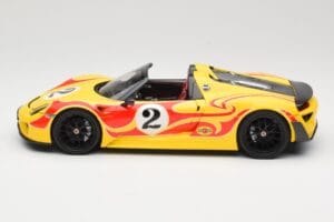 Porsche 918 Spyder Weissach Package イエロー ストライプ Minichamps 1:18 110062446 メタル - 画像 4/8