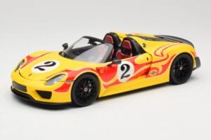Porsche 918 Spyder Weissach Package イエロー ストライプ Minichamps 1:18 110062446 メタル