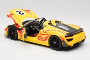 Porsche 918 Spyder Weissach Package イエロー ストライプ Minichamps 1:18 110062446 メタル - 画像 5/8