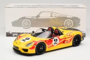Porsche 918 Spyder Weissach Package イエロー ストライプ Minichamps 1:18 110062446 メタル - 画像 8/8