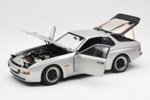 Porsche 924 Carrera GT ダイヤモンドシルバー AUTOart 1:18 78002 メタル - 画像 2/8