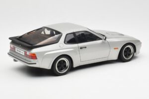Porsche 924 Carrera GT ダイヤモンドシルバー AUTOart 1:18 78002 メタル - 画像 3/8