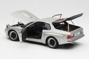 Porsche 924 Carrera GT ダイヤモンドシルバー AUTOart 1:18 78002 メタル - 画像 5/8