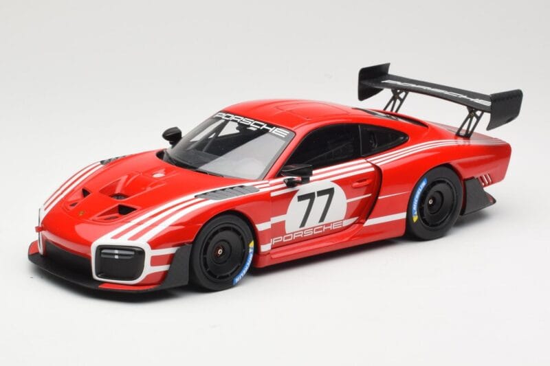 Porsche 935/19 レッド ホワイトストライプ Minichamps 1:18 155067577 メタル